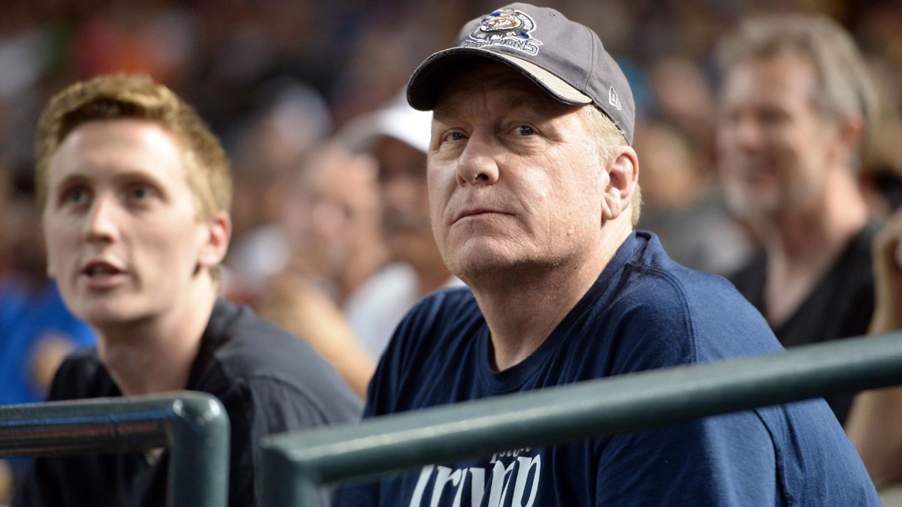 Curt Schilling says he won't run for Congress in Arizona next year