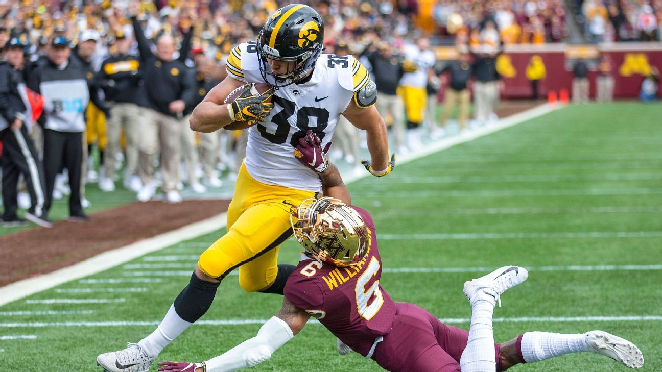 Lions haul in 'natural catcher' T.J. Hockenson with No. 8 pick