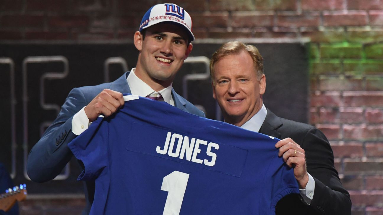 Giants QB Daniel Jones not second-guessing decision to re-enter Raiders  game - The San Diego Union-Tribune