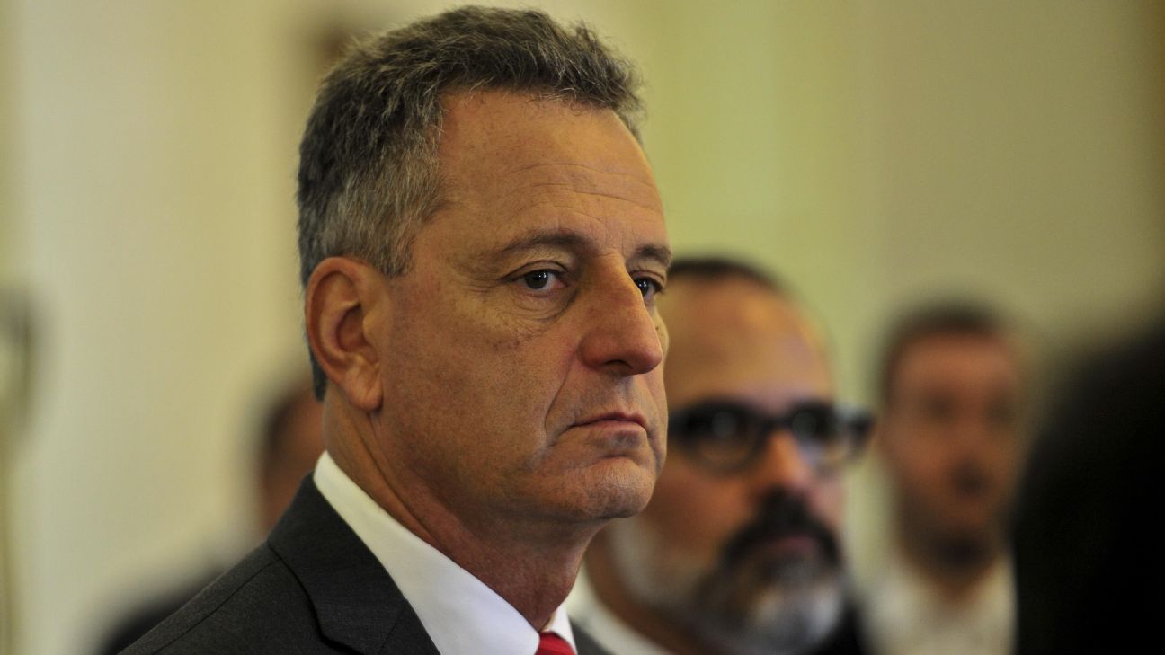 Carvalhal tem multa astronômica de R 64 milhões para romper contrato, diz jornal