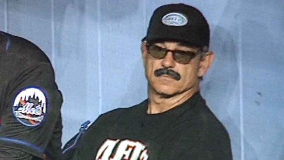 Bobby Valentine's mustache disguise with Mets