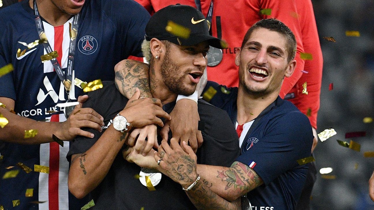 Toe Poke Daily Neymar Pulled Into And Pushed Out Of Psg Celebrations