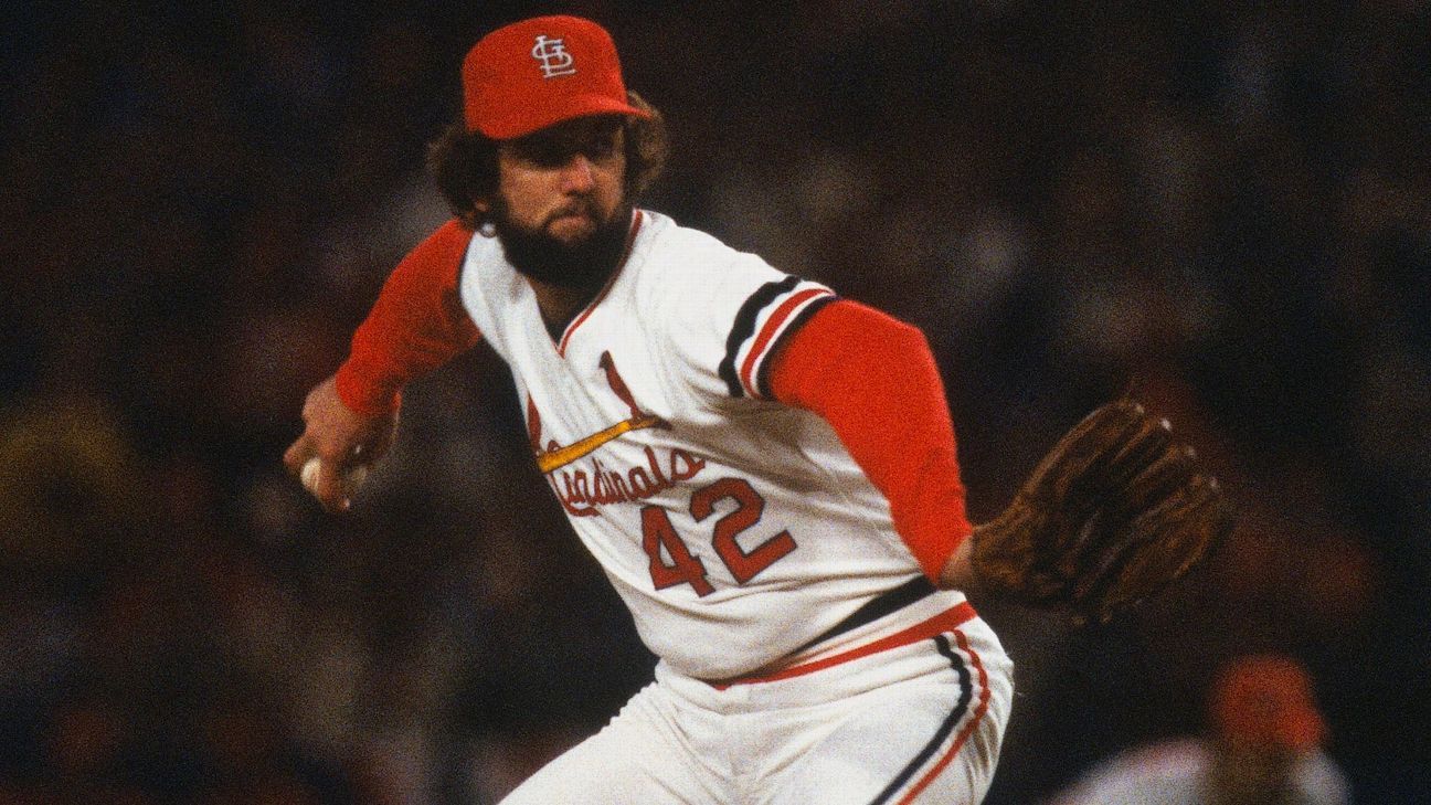 Hall of Fame reliever, Cy Young winner Bruce Sutter dies