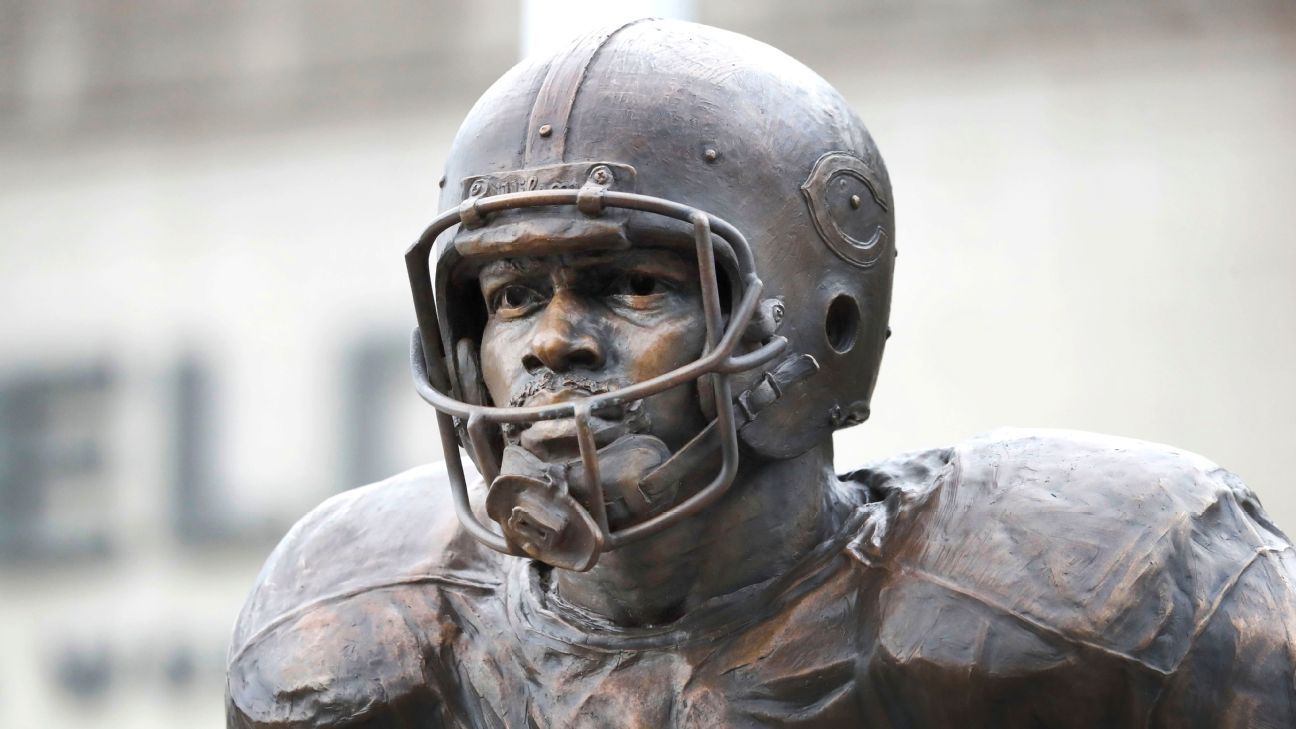 New statues at Soldier Field of Chicago Bears greats George Halas and  Walter Payton join these 23 other sports figures around the city