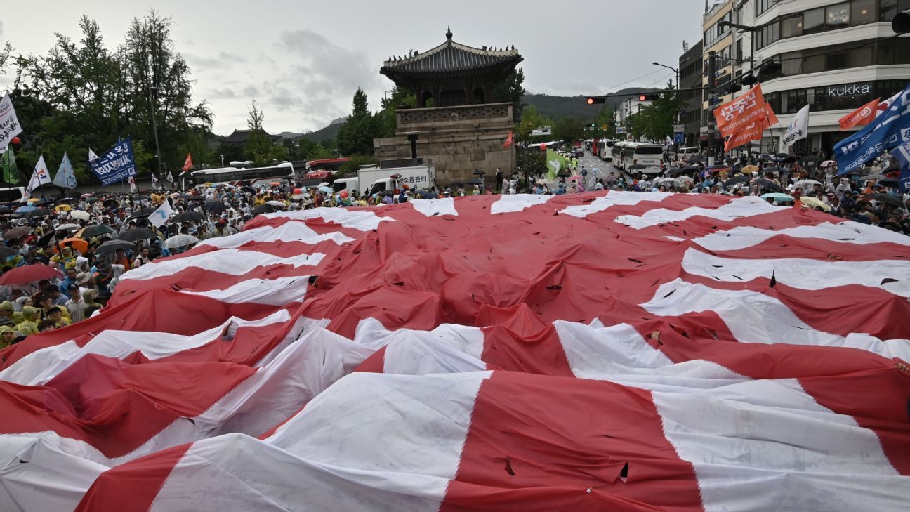 S. Korea: Ban 'rising sun' flag at Tokyo Olympics - ESPN