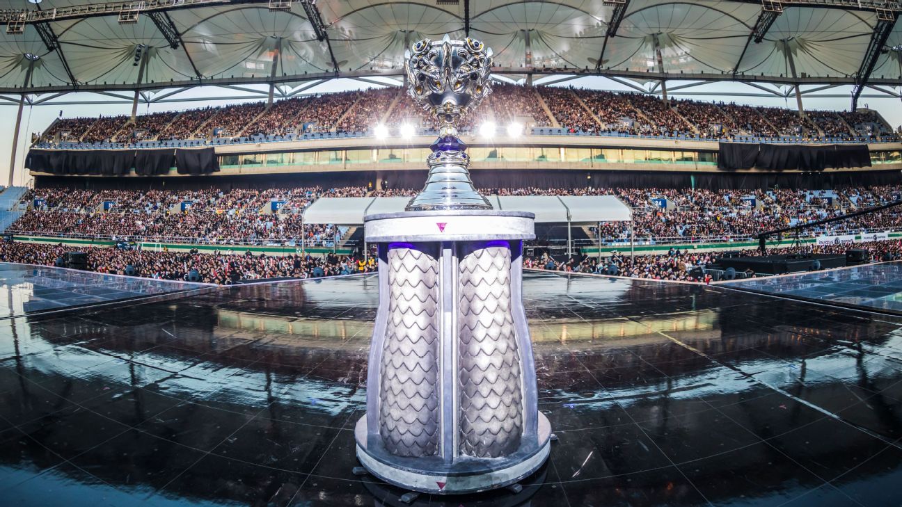 Play the Fortnite BR Star Wars Season: GALACTIC BATTLE!, image size:1296x729