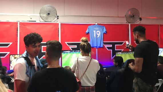 Faze Clan Man City Celebrate Partnership With Futsal Fifa 20