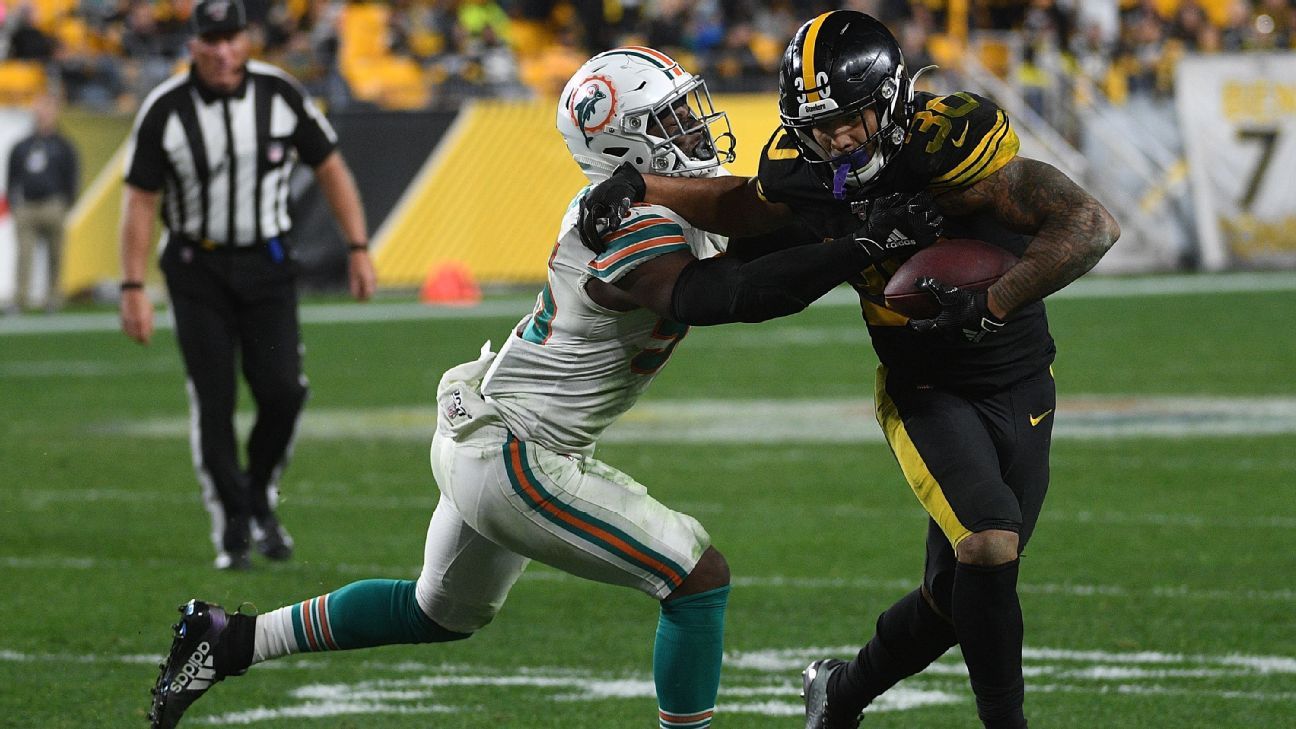 James Conner leaves end of Steelers' MNF game with shoulder injury