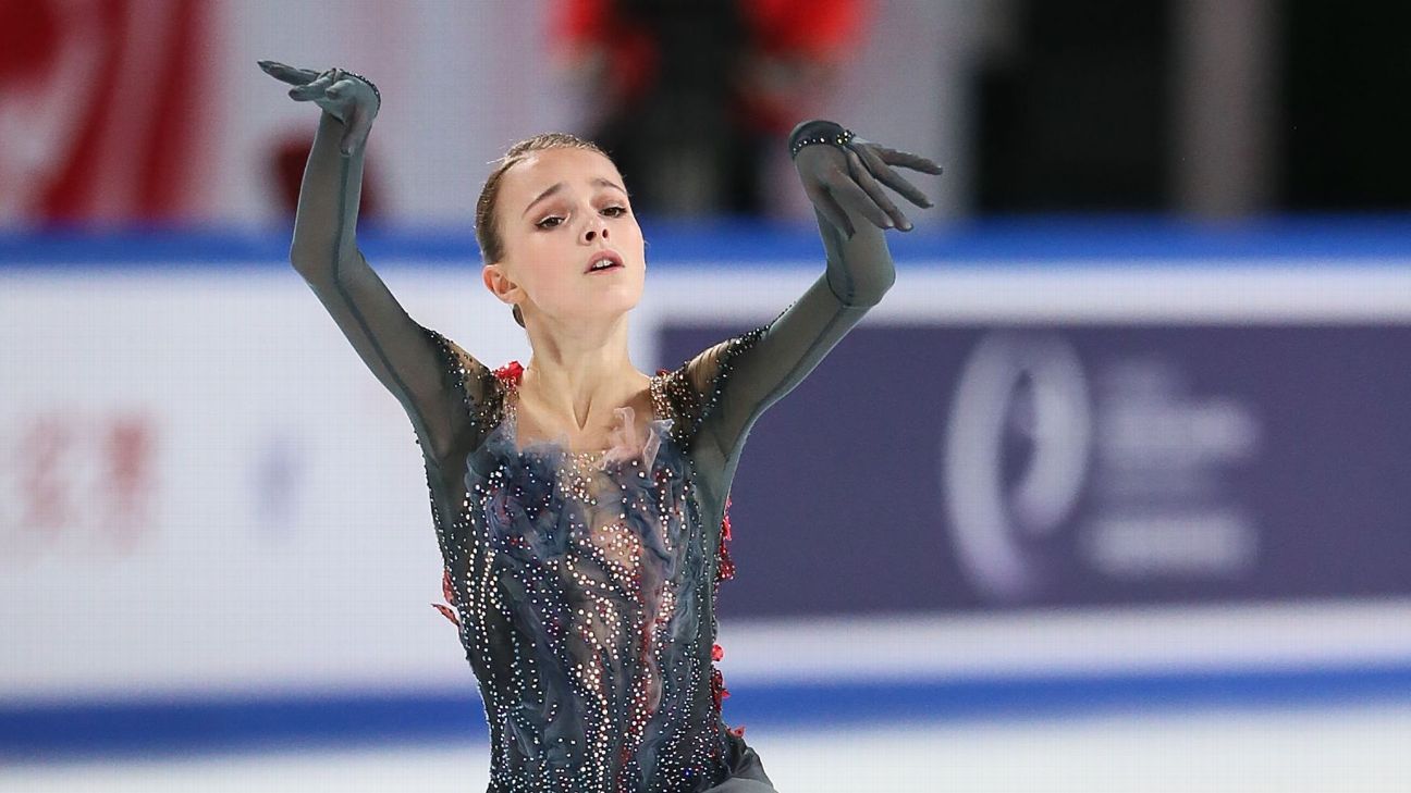 Anna Shcherbakova leads short program at Cup of China