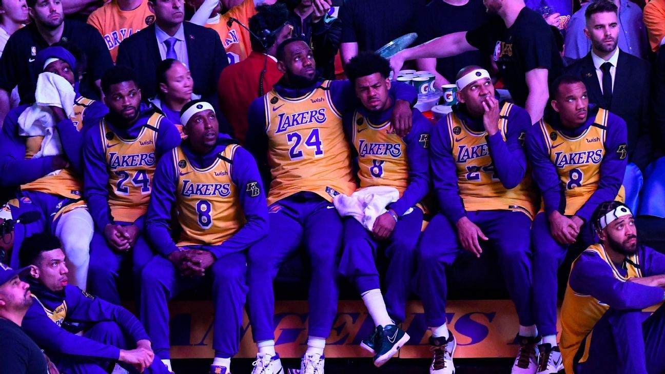 Lakers Left Empty Seats for Kobe Bryant, Gigi at 1st Game Since Death