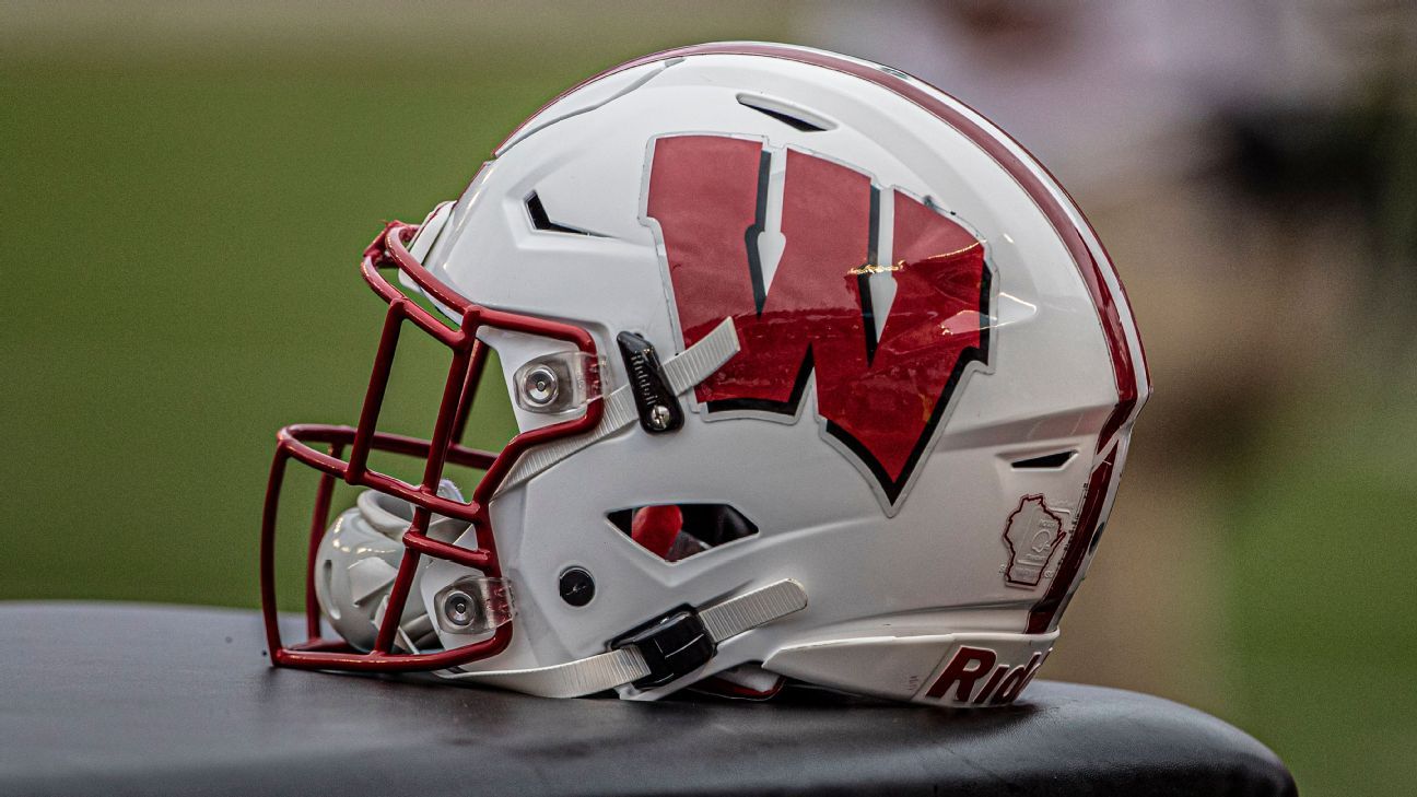 Smith, No. 3 dual-threat '25 QB, to join Badgers