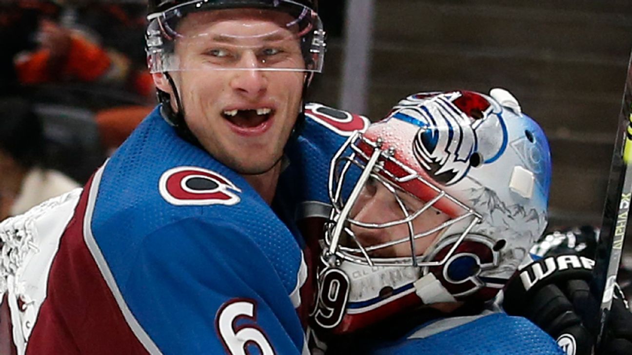 Avalanche blanks Blackhawks behind Pavel Francouz's second straight shutout