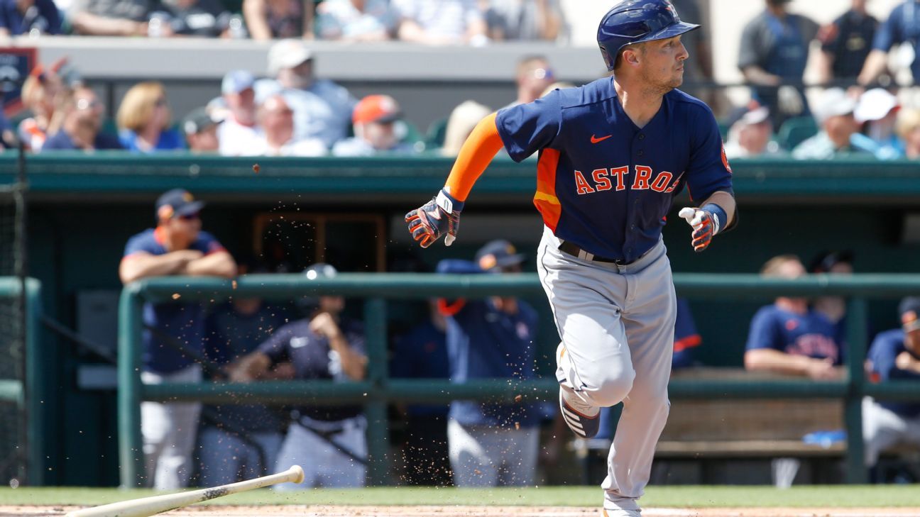 Houston Astros left fielder Aledmys Diaz watches the pitch in the