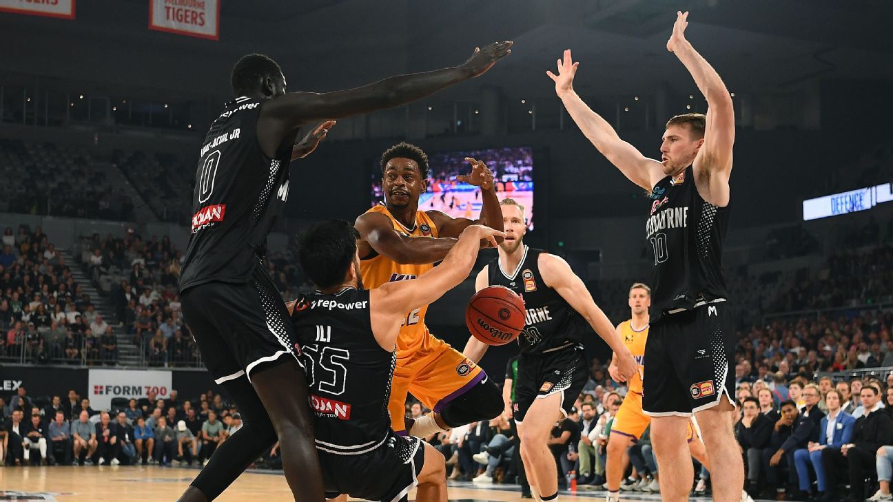 Melbourne United humiliate Sydney Kings in NBL semifinal