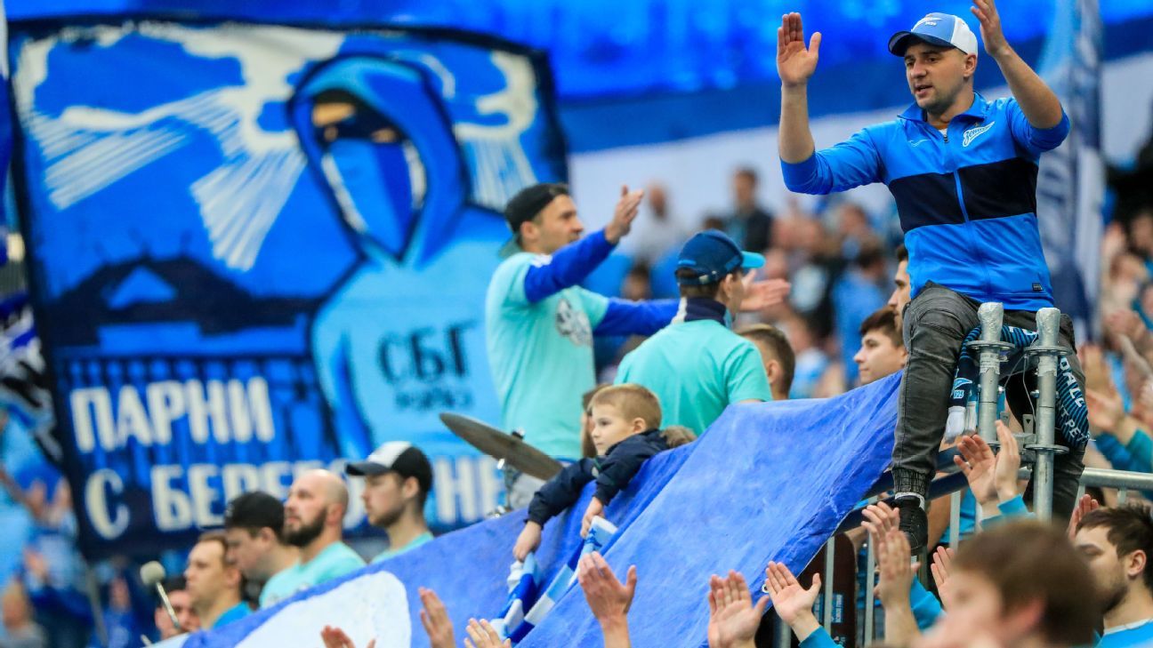 Em meio a crise sanitária, torcida do Zenit exibe faixa: 'Somos doentes  pelo futebol