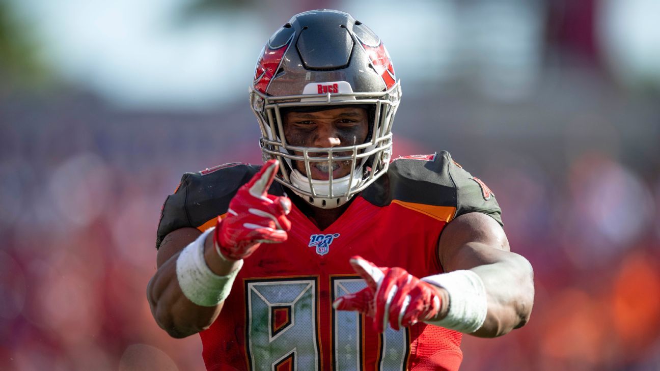 O.J. Howard of the Houston Texans gets set against the Washington