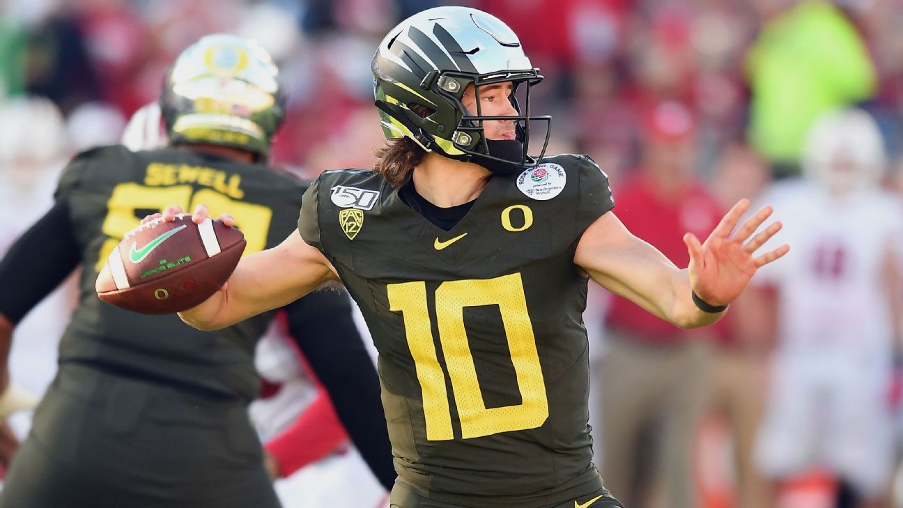 Chargers' Justin Herbert, a 4.0 student, will use offseason to study