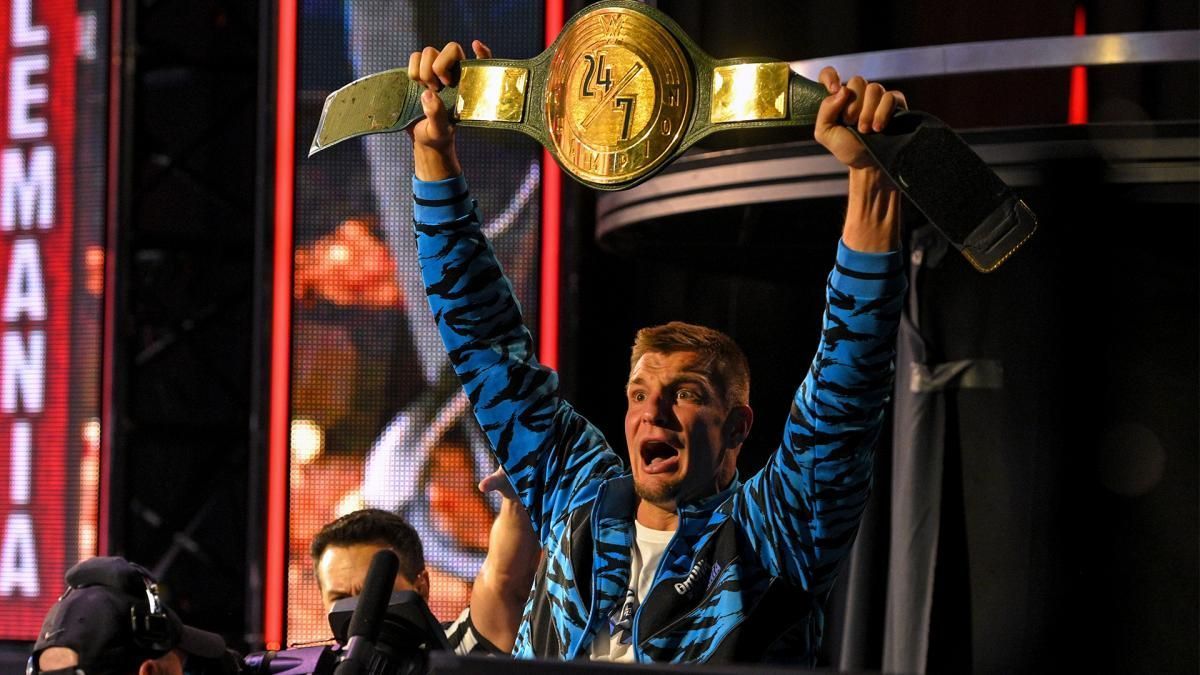 Rob Gronkowski's reign as WWE 24/7 champion ends in own backyard - ESPN