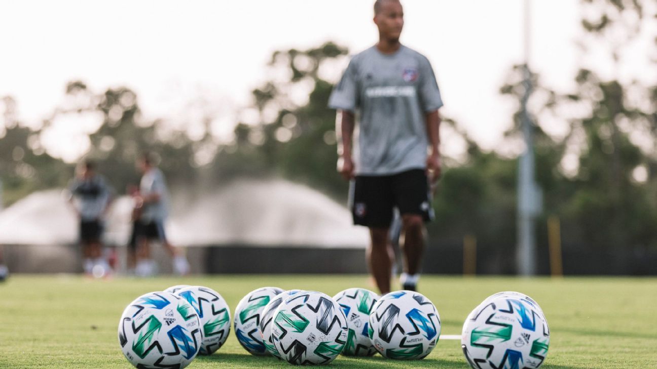 Alejandro Bedoya - professional footballer dribbling