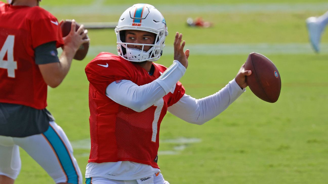 Rookie QB Tua Tagovailoa looks good throwing passes in his new Dolphins gear