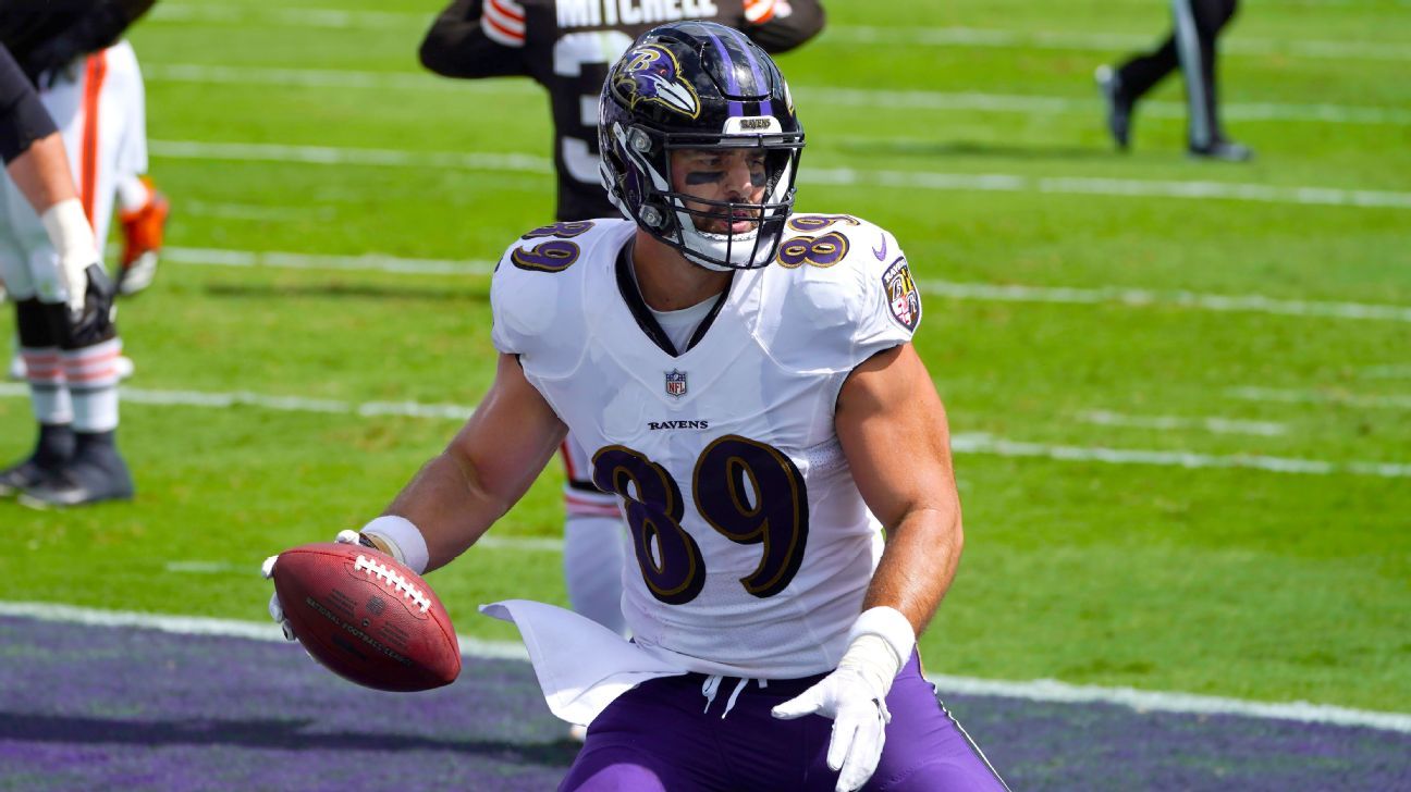 AFC tight end Mark Andrews, of the Baltimore Ravens, (89) scores a