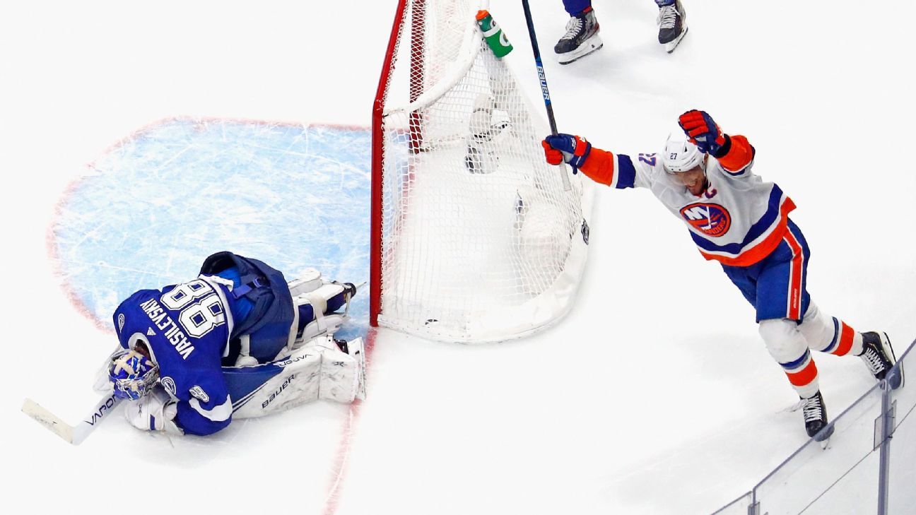 What Barry Trotz Thought of Varlamov's Slide Celly