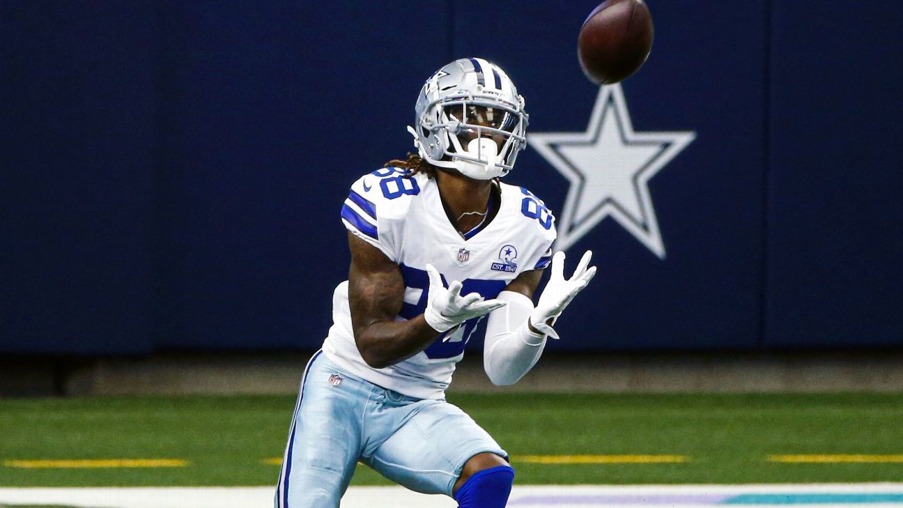 Bob Hayes of the Dallas Cowboys tracks a punt during an NFL football