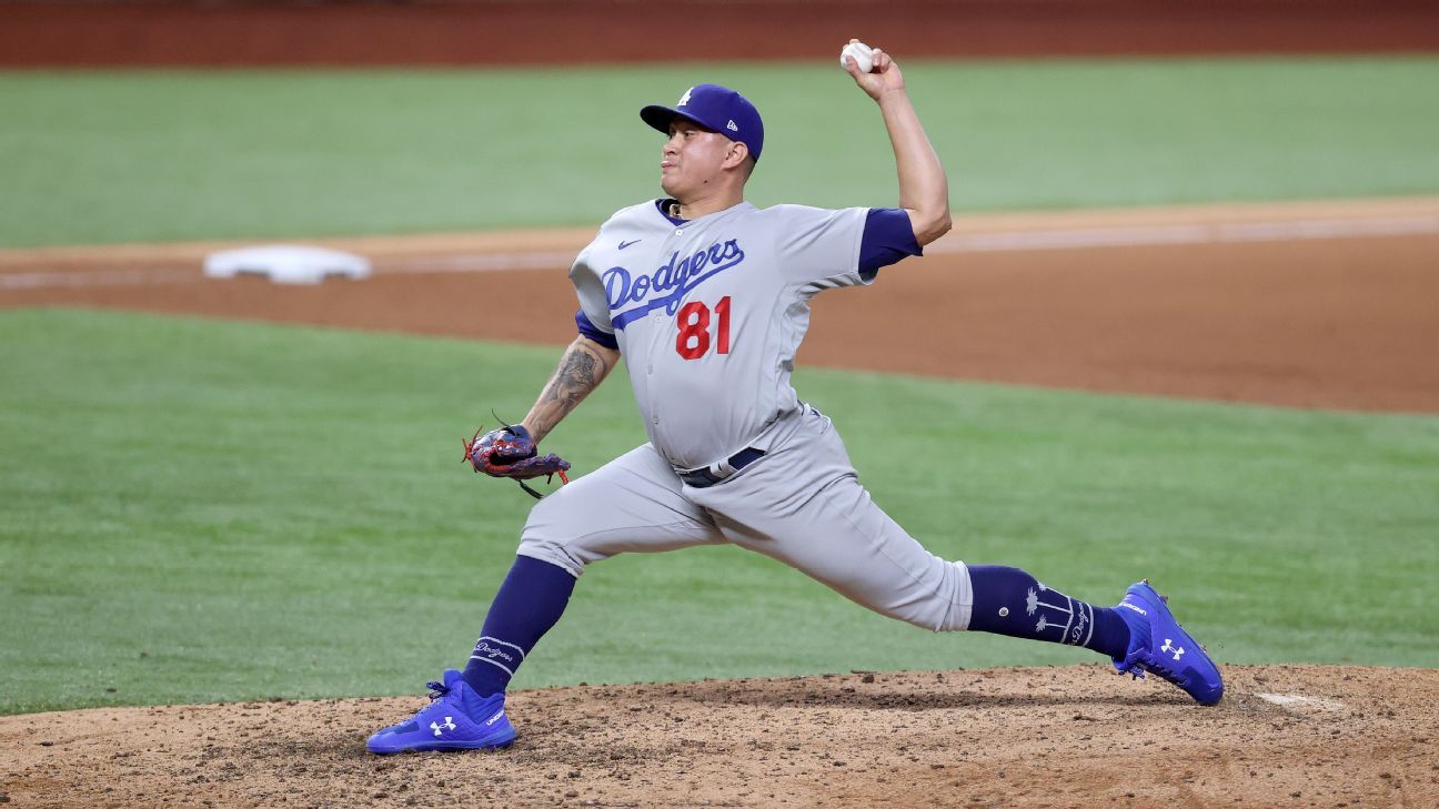 El mexicano Víctor González brilla en el sexto juego de la Serie Mundial