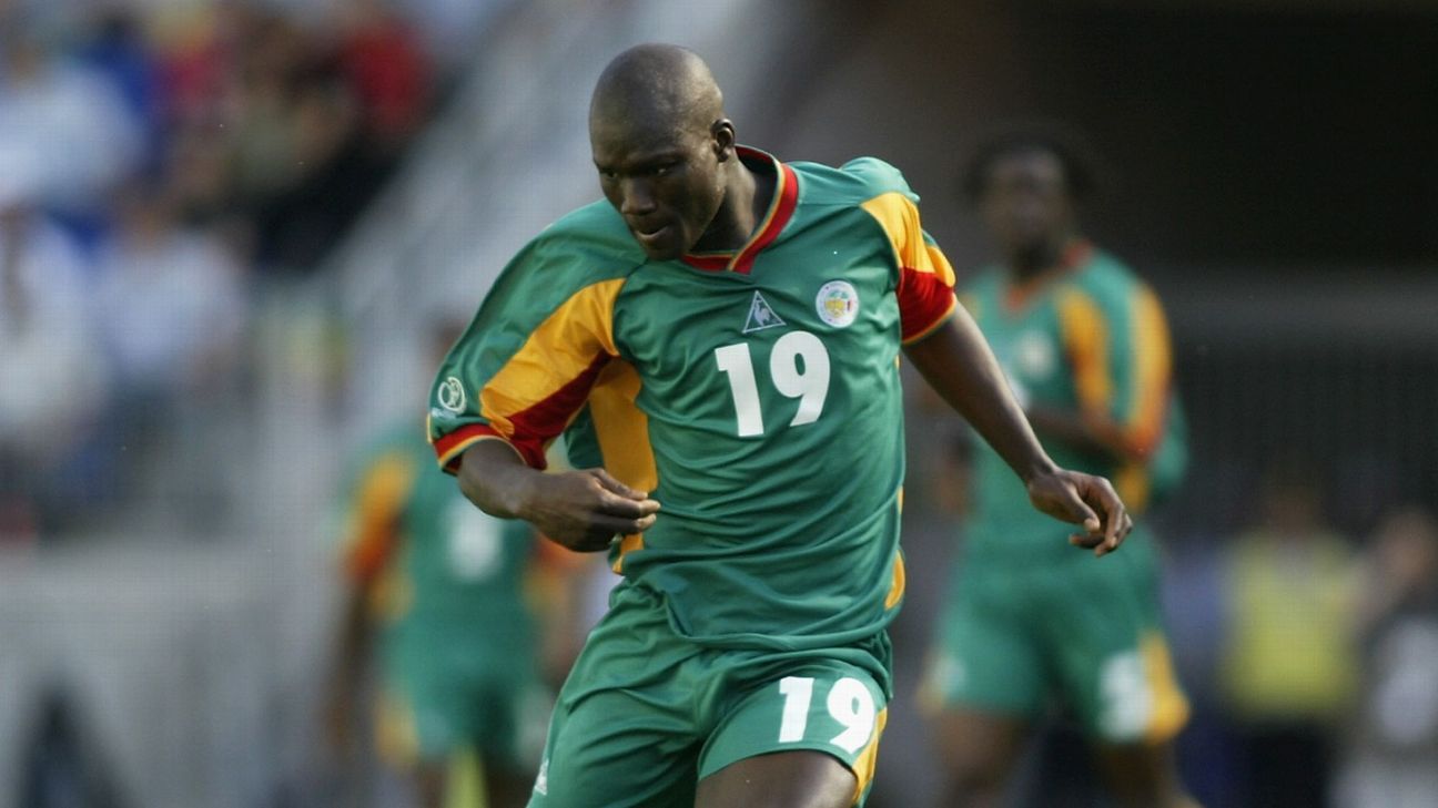 Heroic Senegal Players Pay Tribute to the Late Papa Diop After Reaching  World Cup Round of 16