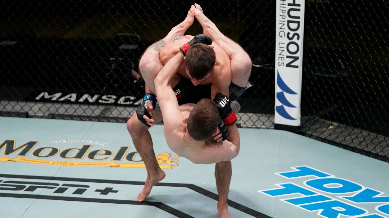 Card preliminar do UFC tem triângulo voador absurdo, massacre de 'mini