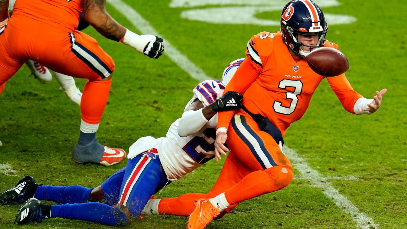 Chicago Bears cornerback Michael Ojemudia (26) tackles Buffalo