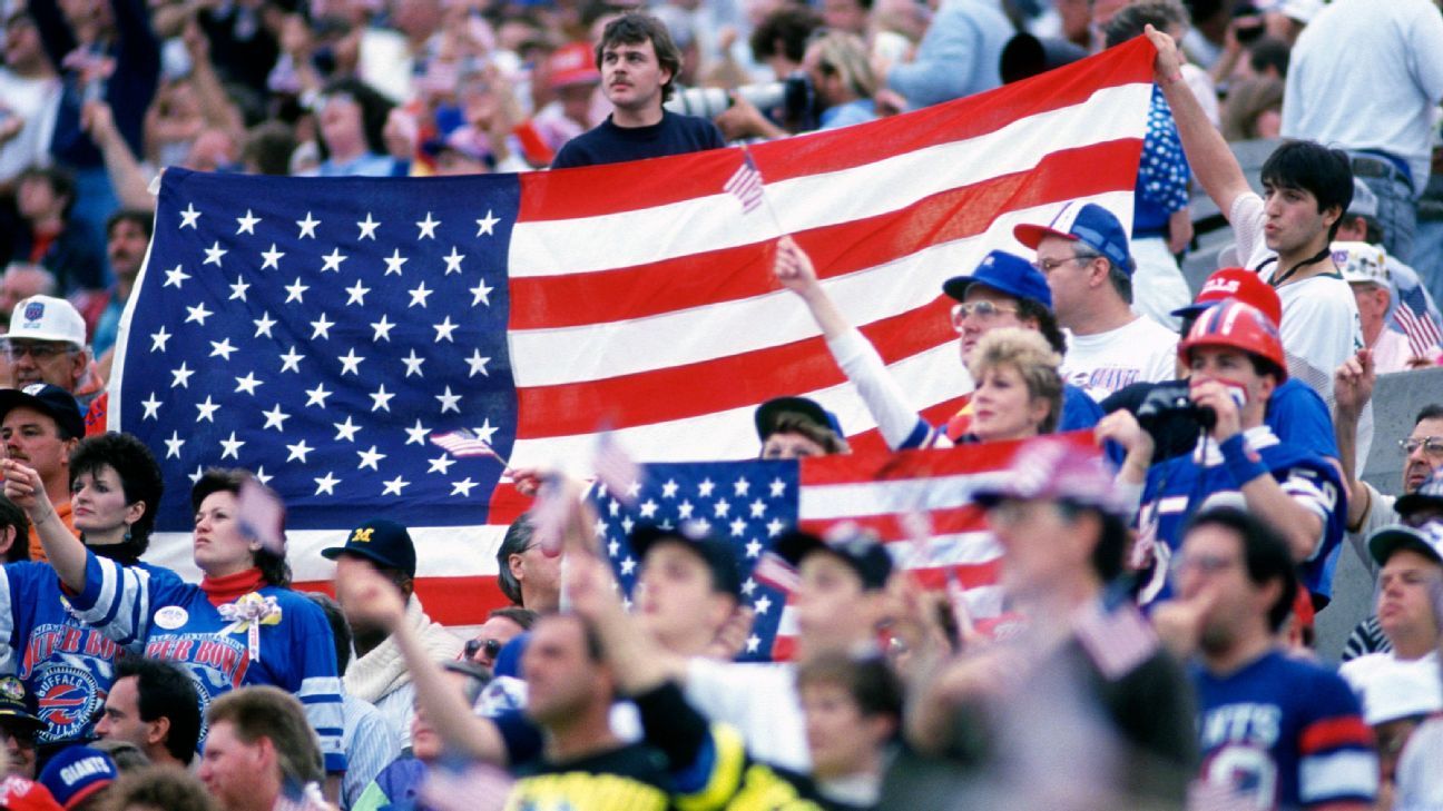 LOOK: Jim Kelly wears Darryl Talley jersey at Bills-Browns game 