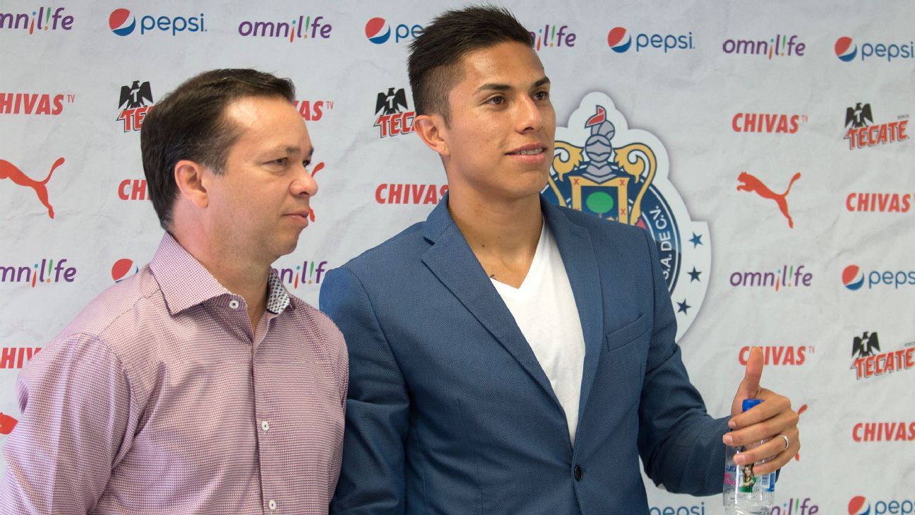 Carlos Salcedo reveals that he preferred to go to Chivas over an offer from Europe
