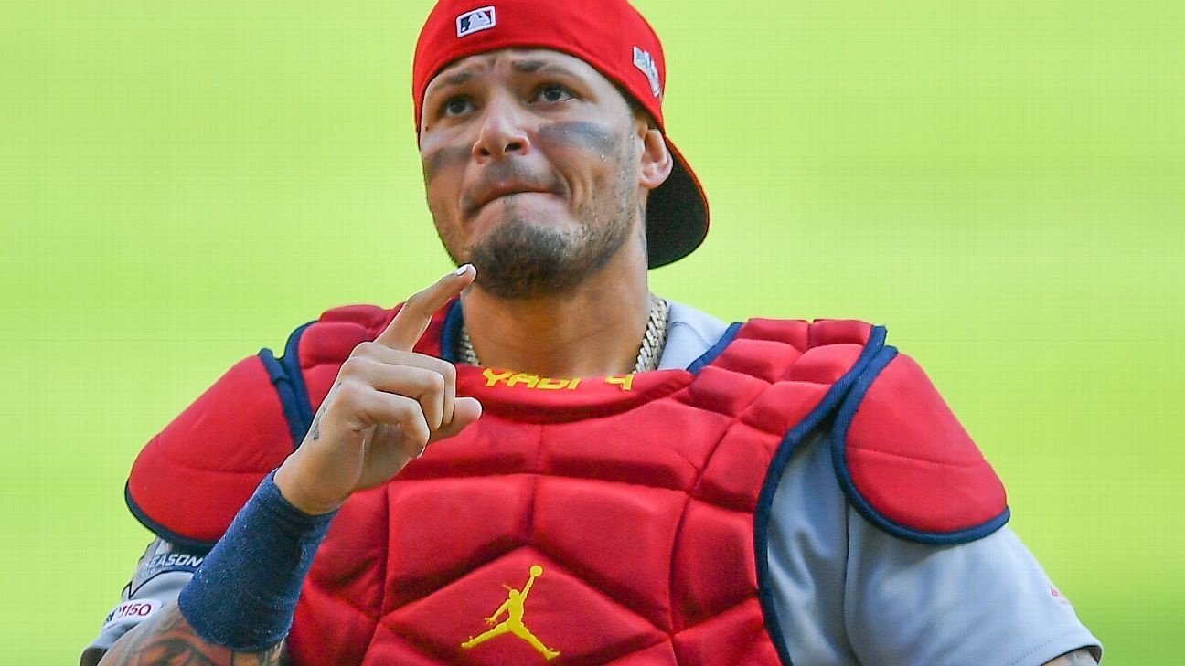 Yadier Molina se queda en San Luis