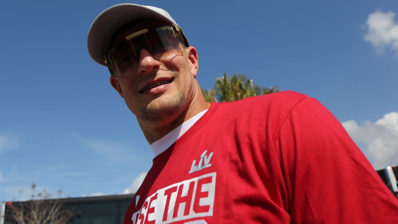 Gronkowski to 'turn it up' as new LA Bowl host Brief Briefing