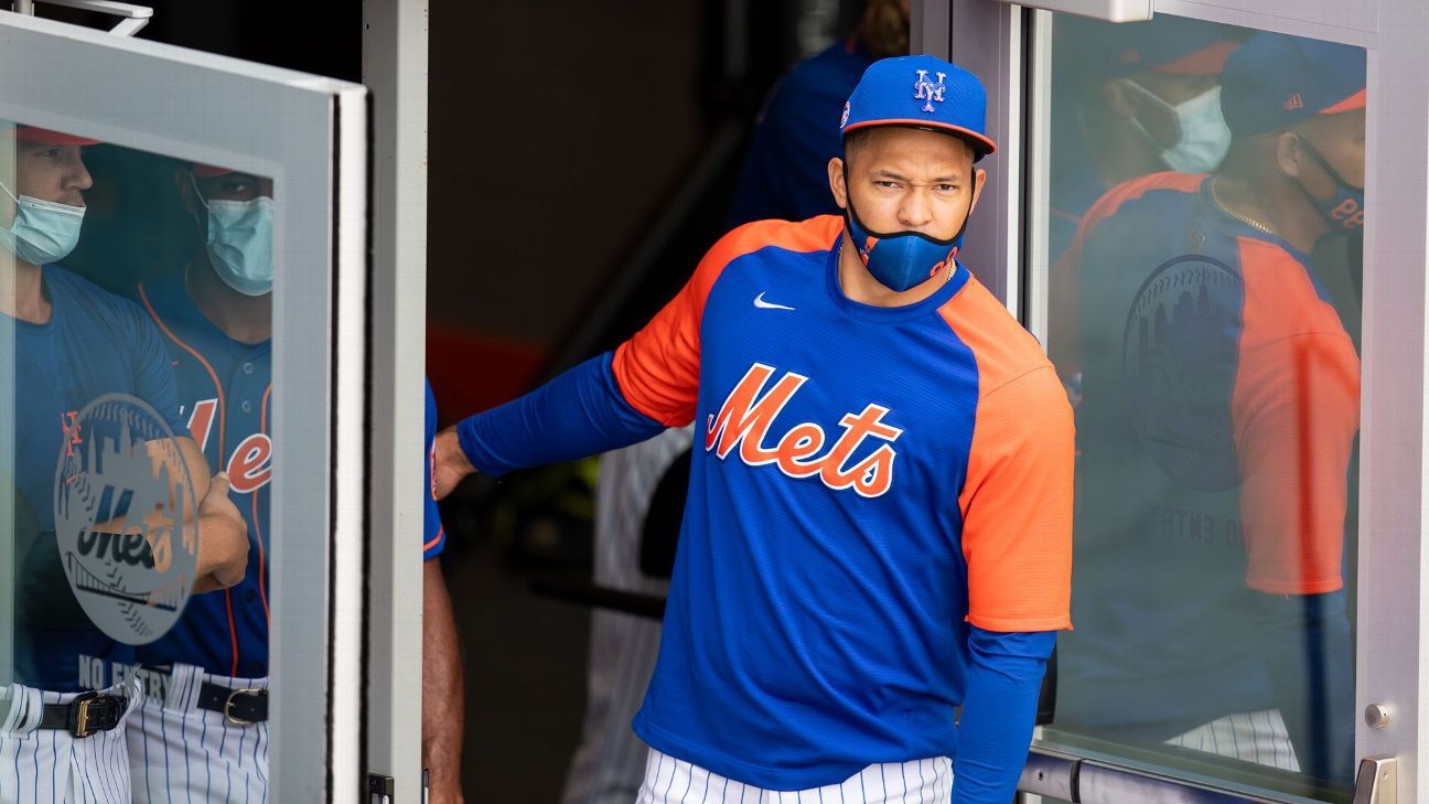 Taijuan Walker of the New York Mets chooses the 99th mascot that Mr. Met wears on his favorite 00