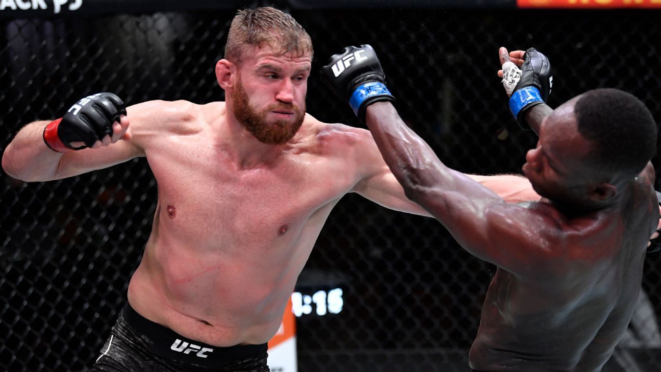 Jan Blachowicz to defend UFC light heavyweight title against Glover Teixeira at UFC 266