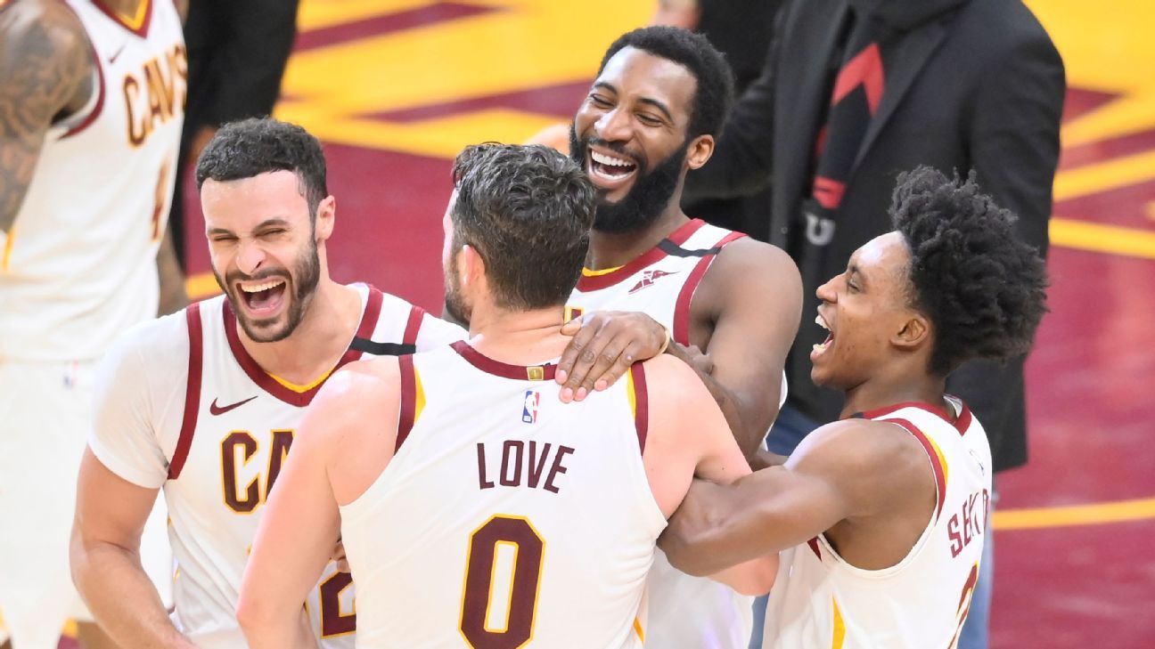 In front of the Cleveland Cavaliers, Kevin Love, Larry Nance Jr.  against the New Orleans Pelicans