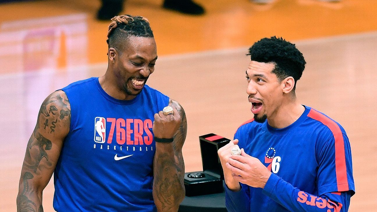 Dwight Howard Von Den Philadelphia 76ers Wurde Ausgeworfen Nachdem Er Den Titelring 20 Als Gegenleistung Fur Das Staples Center Erhalten Hatte