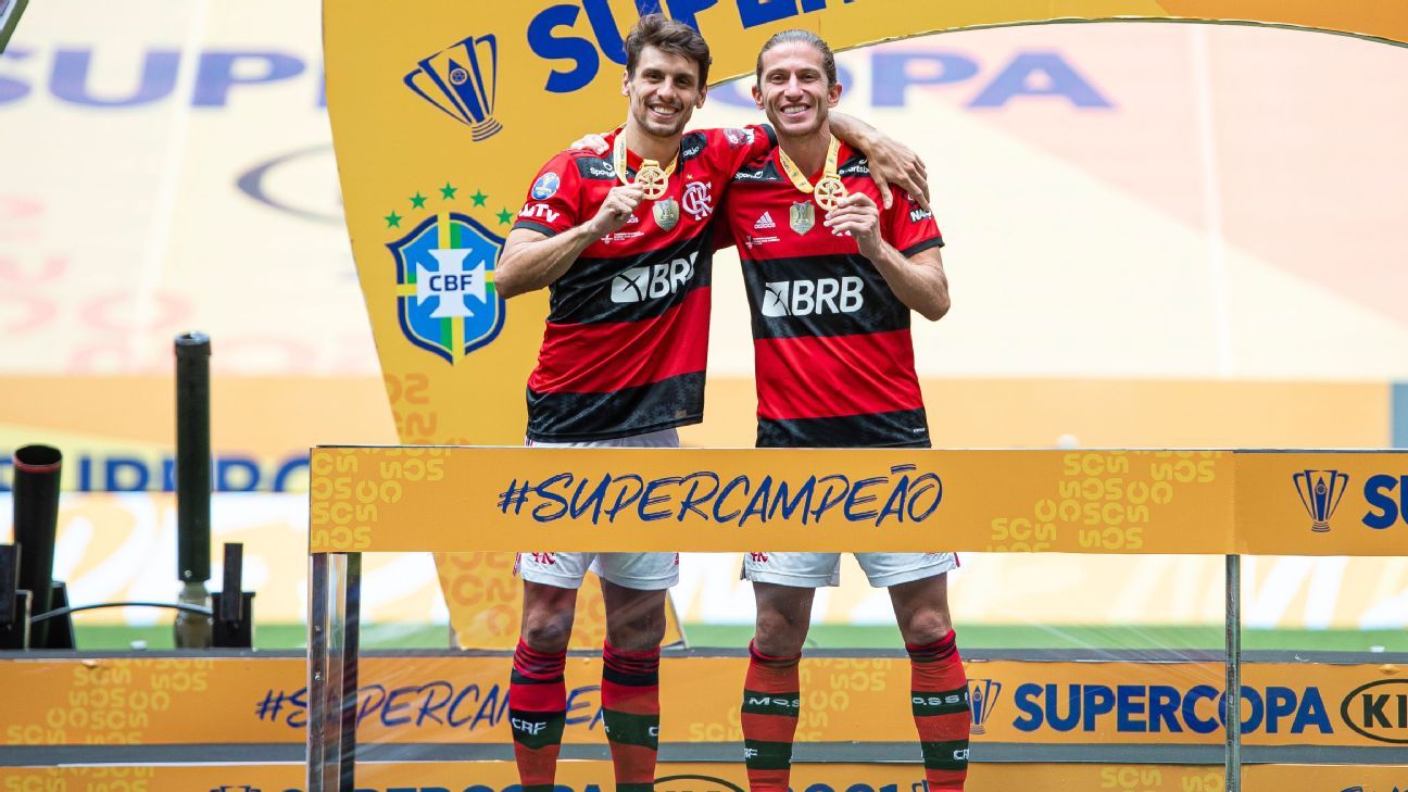 De ingressos a copos: Flamengo prepara ações especiais para despedidas de Filipe Luís e Rodrigo Caio no Maracanã