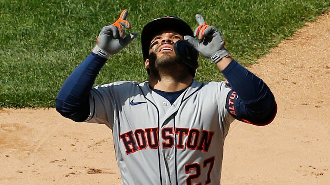 Altuve HR caps 6-run rally in 9th, Astros shock Yankees 8-7