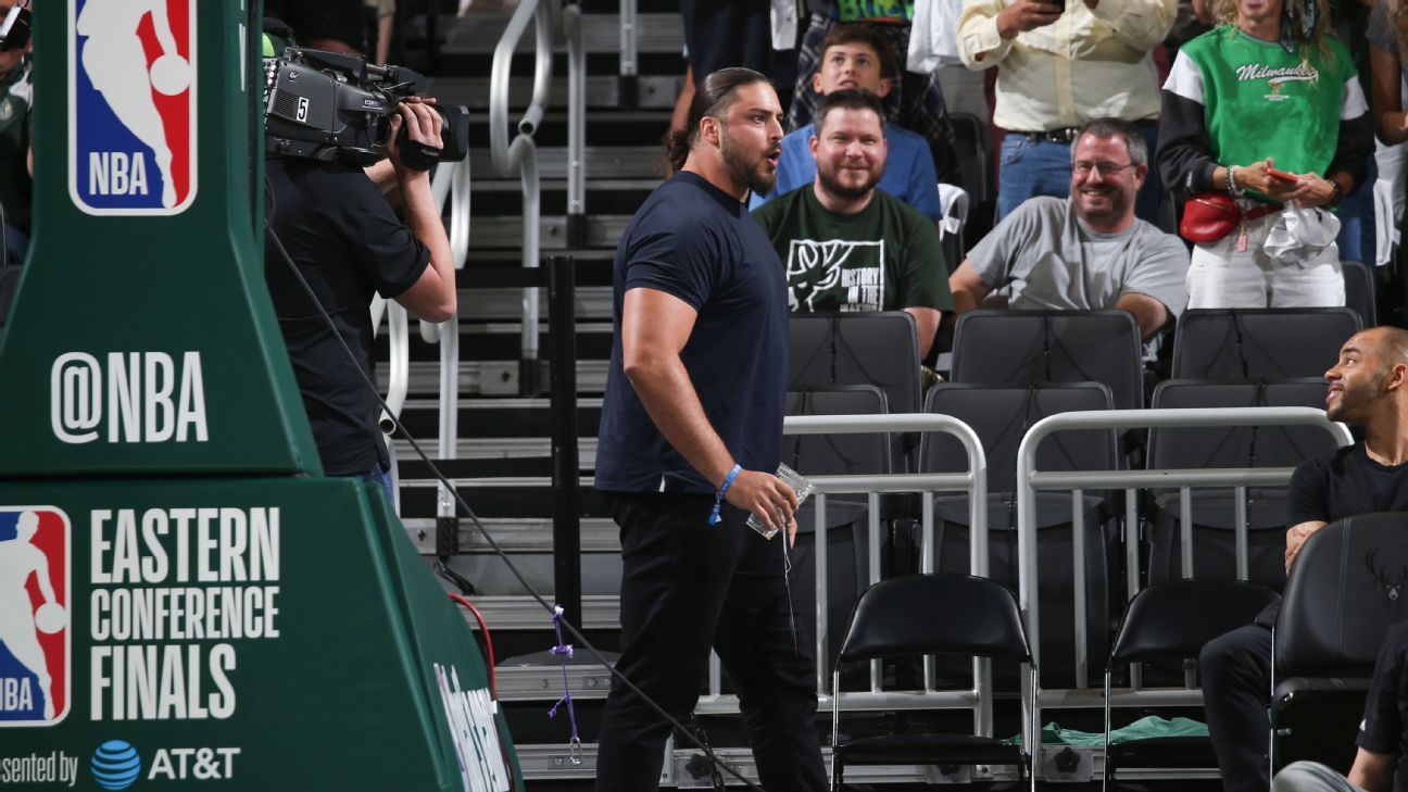 WATCH: Green Bay Packers lineman David Bakhtiari chugs beer at