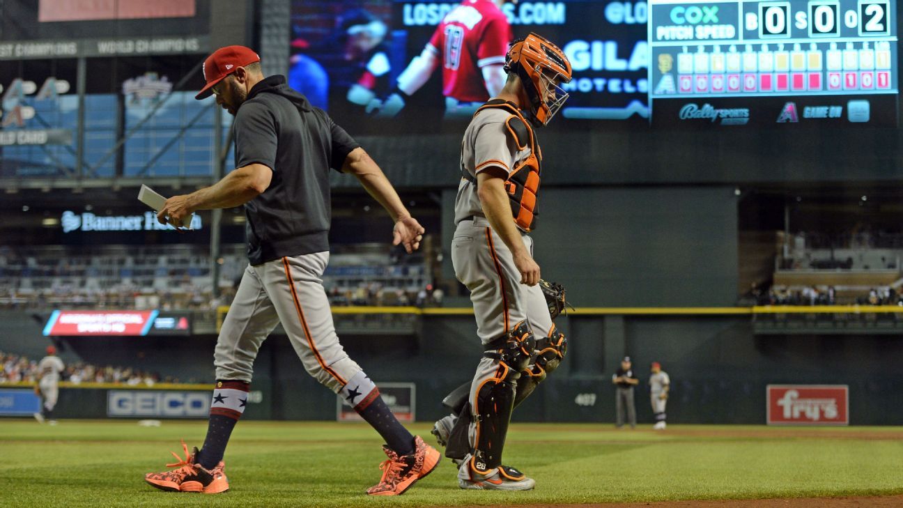 Giants star Buster Posey surprises girl who lost baseball cards