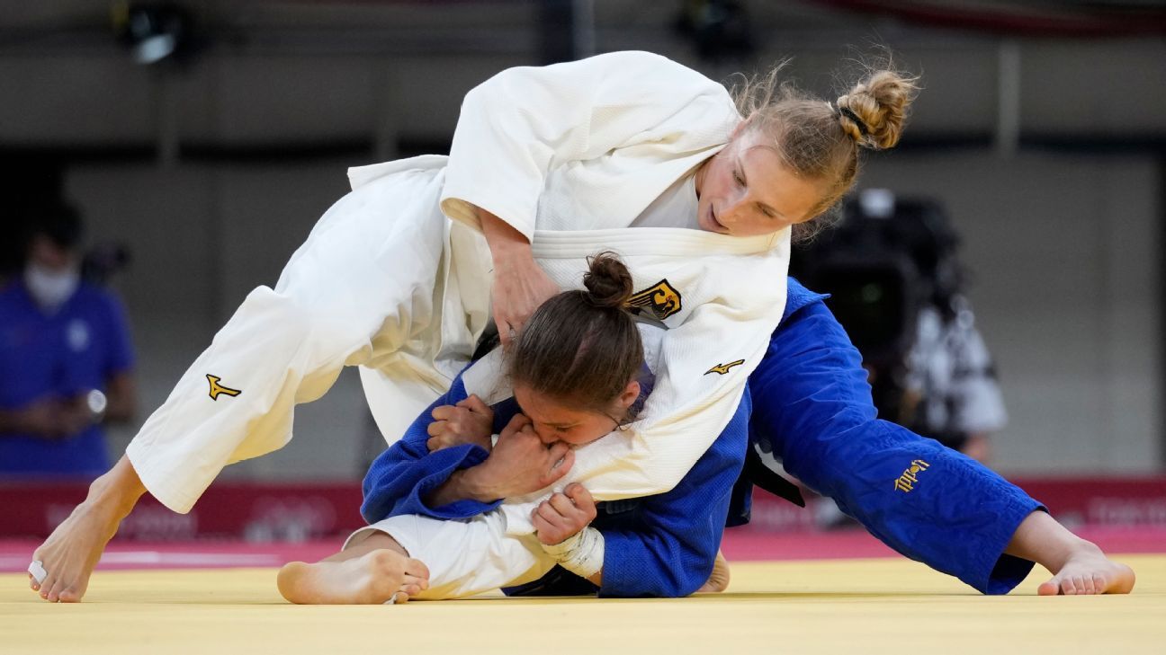 German judo coach given 'serious official warning' after seen shaking