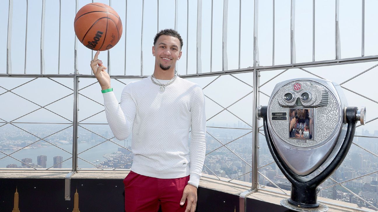 industria Foto tímido Jalen Suggs, prospecto top de la NBA, firma contrato con Adidas