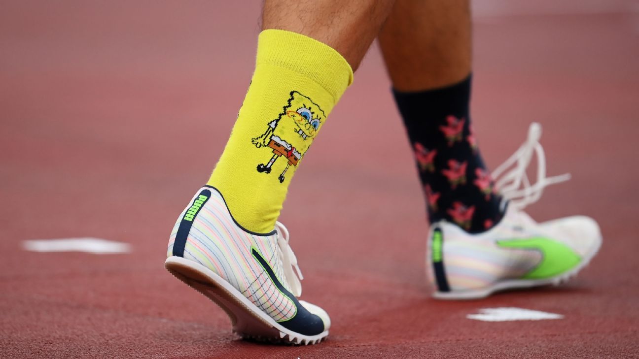 Aye, aye, captain!: EJ Obiena's SpongeBob socks gave color ...