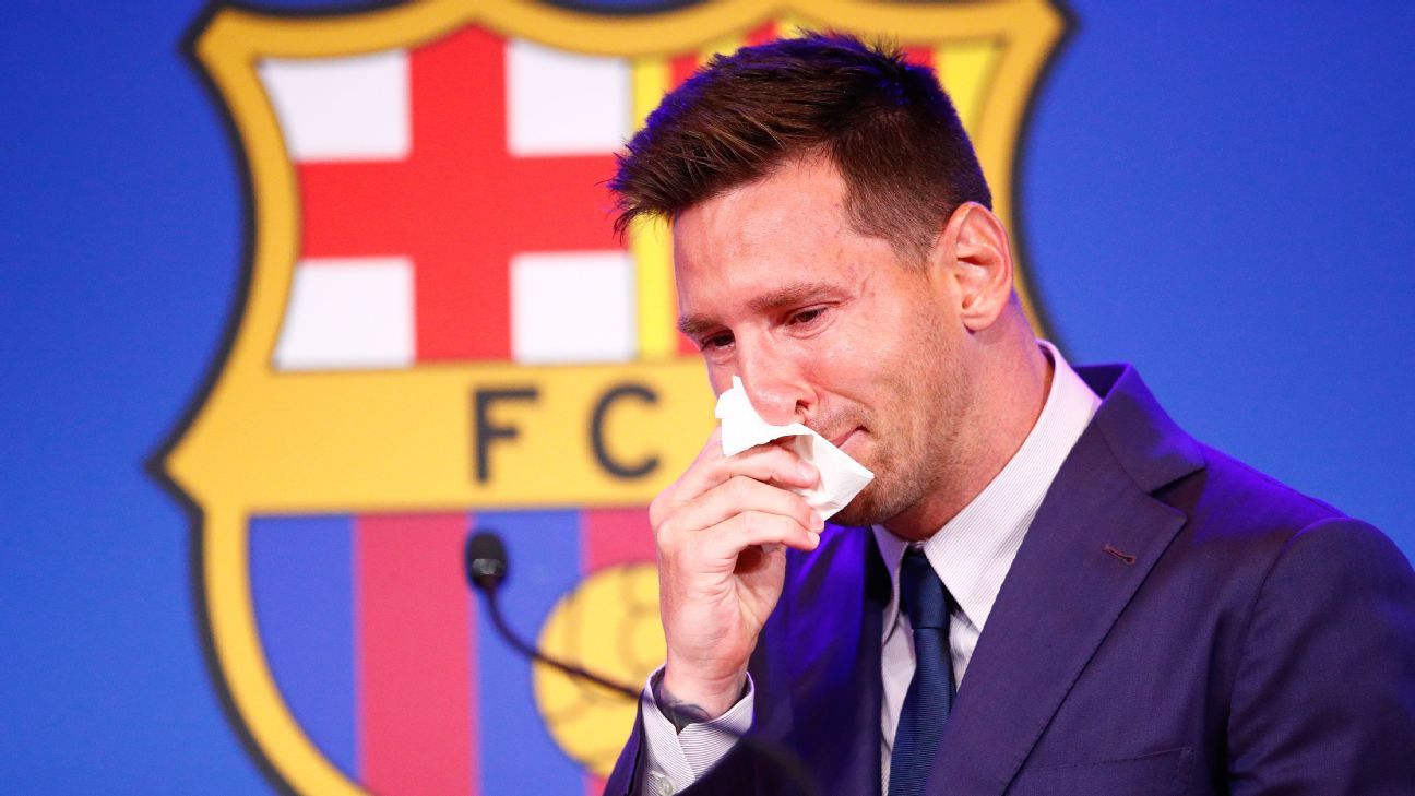 Tearful Lionel Messi bids goodbye to Barcelona, sources say PSG deal agreed