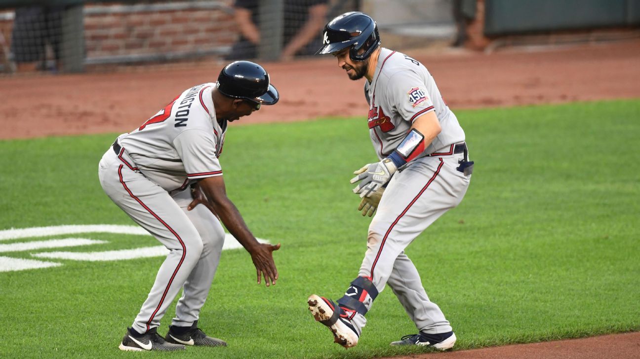 Atlanta Braves catcher Travis d'Arnaud celebrates two-year, $16M extension with two-run homer