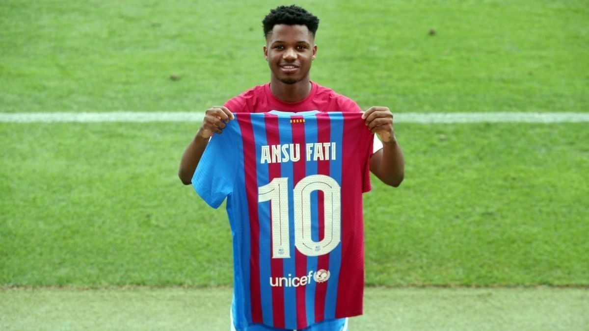 Ansu Fati inherits Messi beach 10 in Barcelona