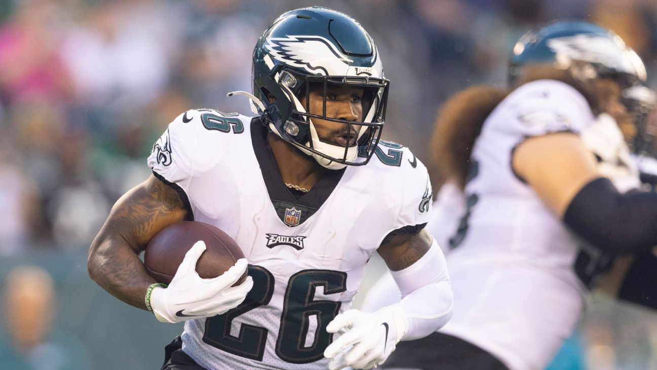 Philadelphia Eagles Running Back Miles Sanders makes a catch during  Philadelphia  eagles, Philadelphia eagles football, Philadelphia eagles pictures